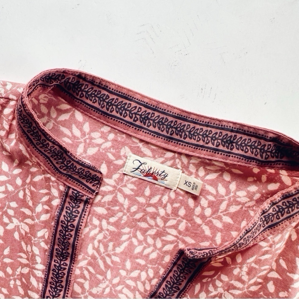 NWOT Faherty Women’s Aurora Top VLK Mauve Leaf Batik Organic Cotton Size XS - Picture 7 of 8